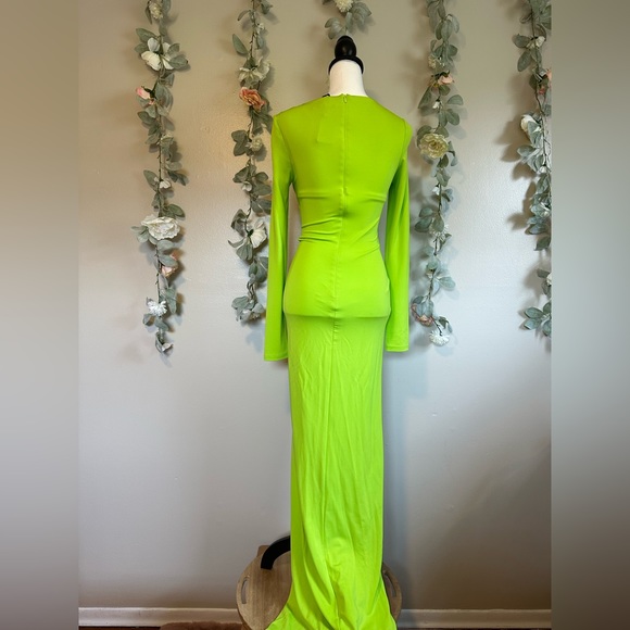 RUNWAY PRE FALL ‘22 DUNDAS Blink Lace-Up Column Gown - Picture 11 of 17